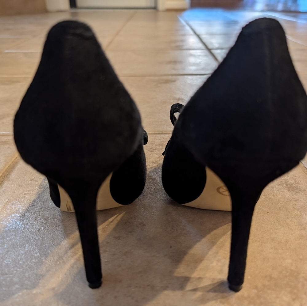 Michael Kors Elegant Black "Delphine" Heels with Bow - Picture 4 of 5